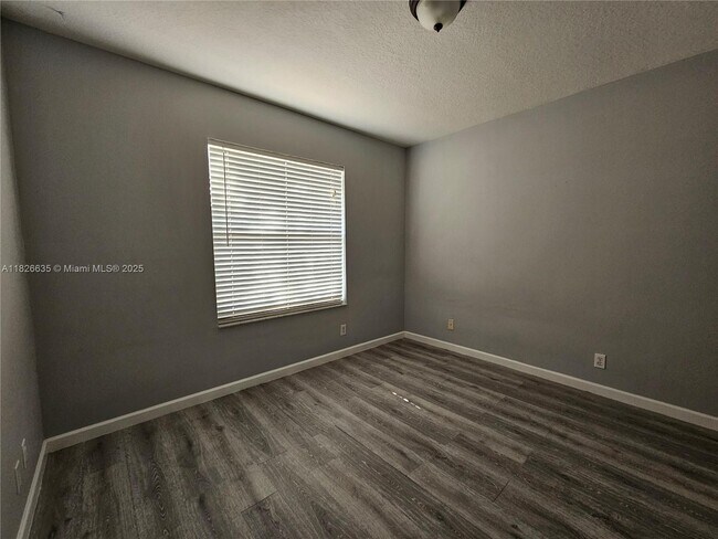 Building Photo - 743 SW 190th Ave