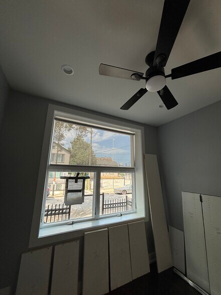 Building Photo - 713 W 19th Pl