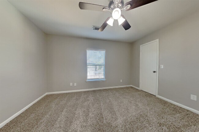 Building Photo - 19123 Oakway Dr