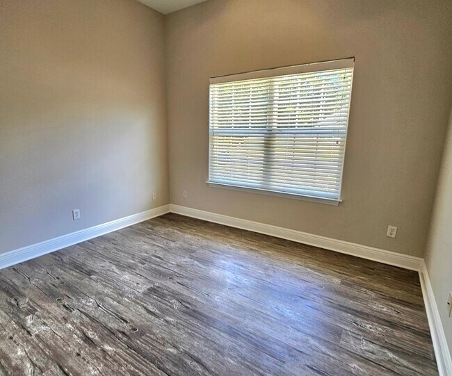 Building Photo - 321 Summercreek Cove