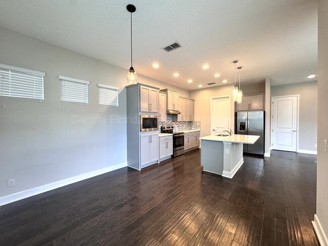 Building Photo - 13808 Chauvin Ave