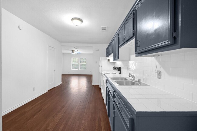 Building Photo - Perfect 2 Bed 1 Bath Home in Houston's Vibrant Hub!