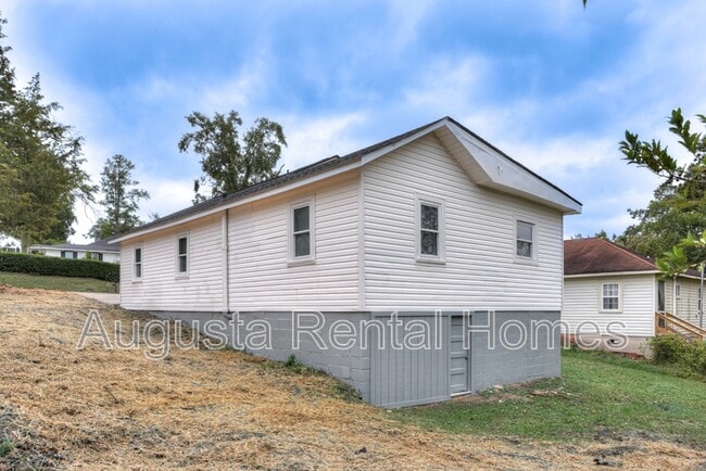 Building Photo - 2753 Hazel St