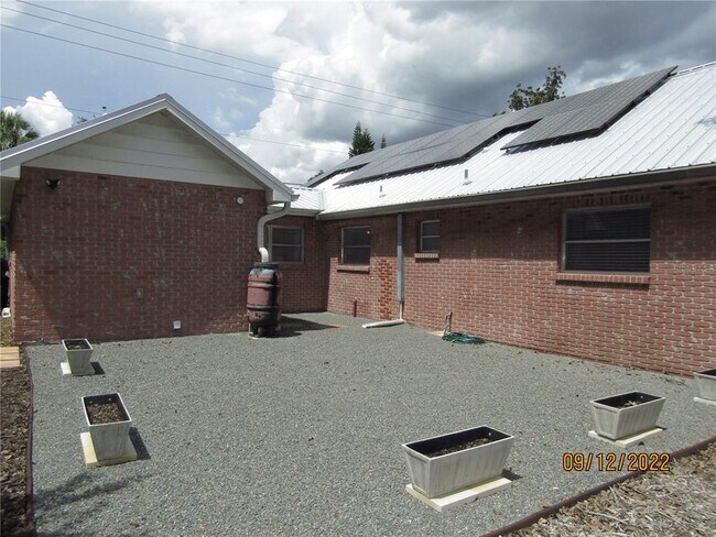 Building Photo - 1201 E Flora St
