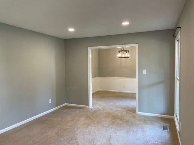 Building Photo - 7942 Lake Vista Dr