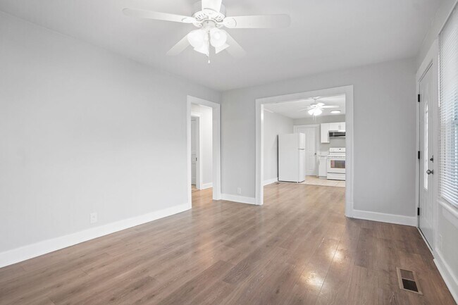 Building Photo - 1120 Leaf Ave
