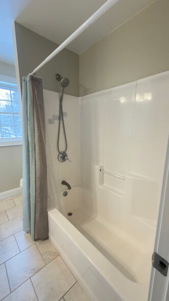 Building Photo - 22 W Shore Park Rd