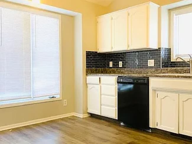 Building Photo - 12669 Meredith Ave