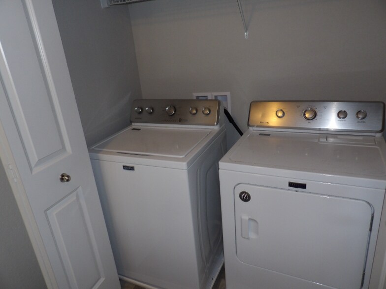 Building Photo - 11260 Feliz Wy