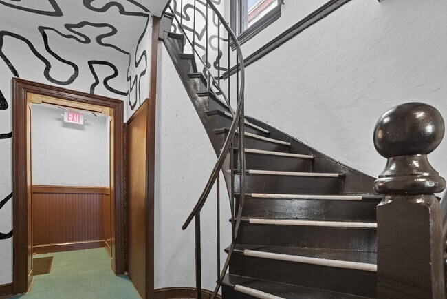 Building Photo - 157 W Washington St