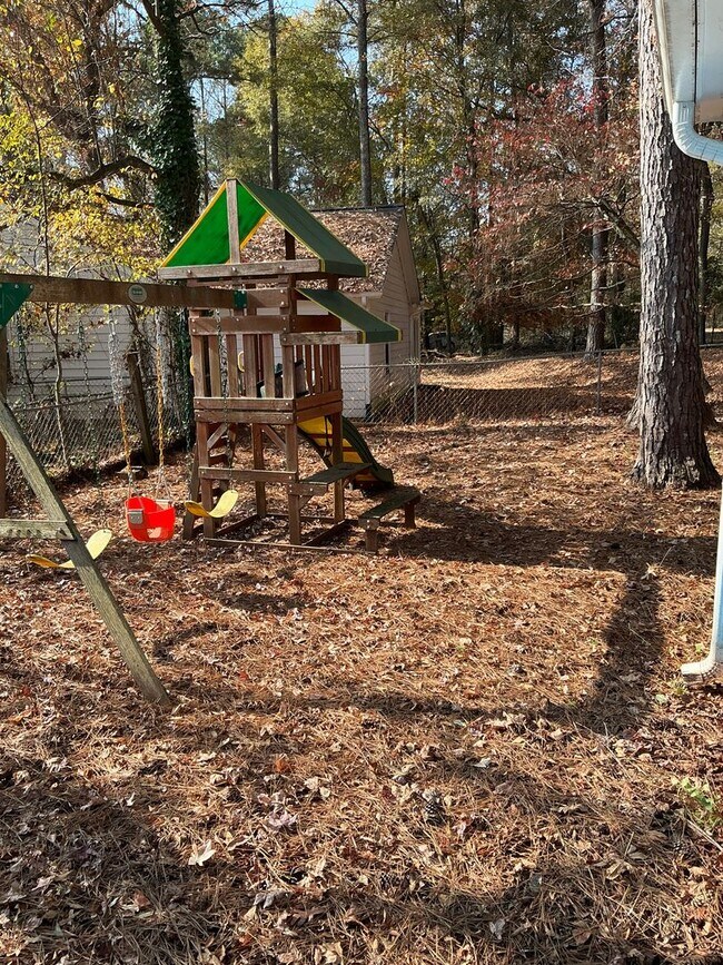 Building Photo - Available Now! 3 Bedroom/2 Bathroom with 1-Car Attached Garage!