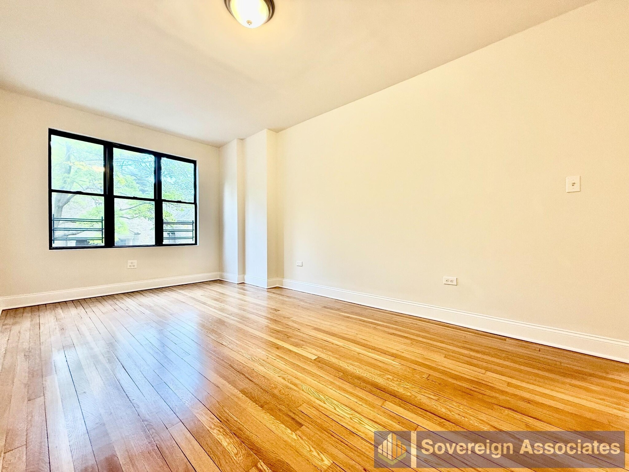 Building Photo - 21 Fifth Avenue