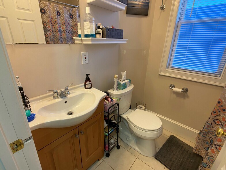 Building Photo - 15 Sargent Ave