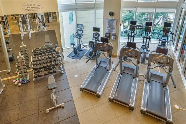 Building Photo - 347 N New River Dr E