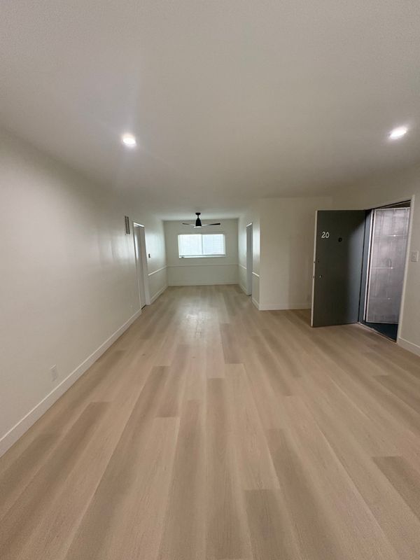 Building Photo - 7254 Hollywood Blvd