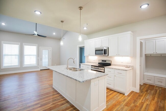 Building Photo - ***903 Seaborn Way***