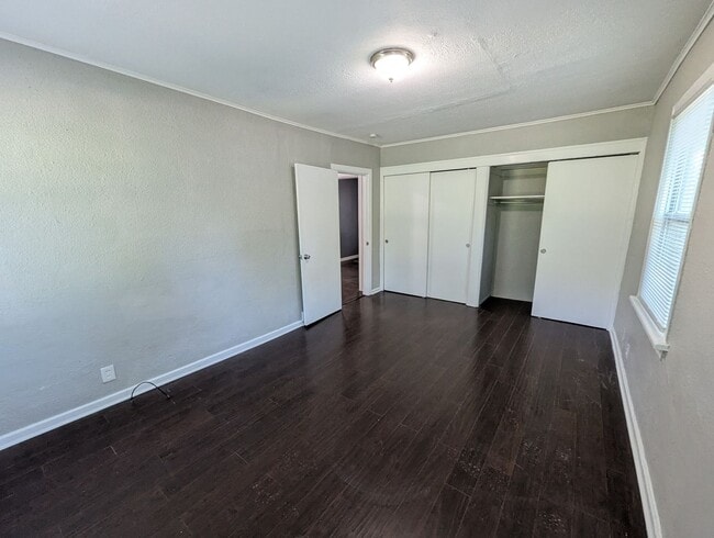 Building Photo - Pretty on Penfield - 3 Bedroom, 1 Bath Cha...