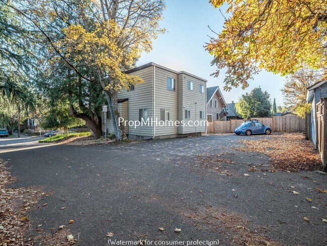 Building Photo - One Bedroom Hawthorne Apartment w/ Secure ...