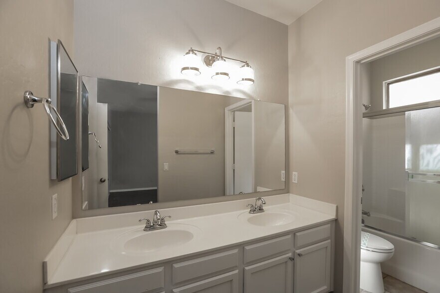 Building Photo - 11217 W Berkeley Rd