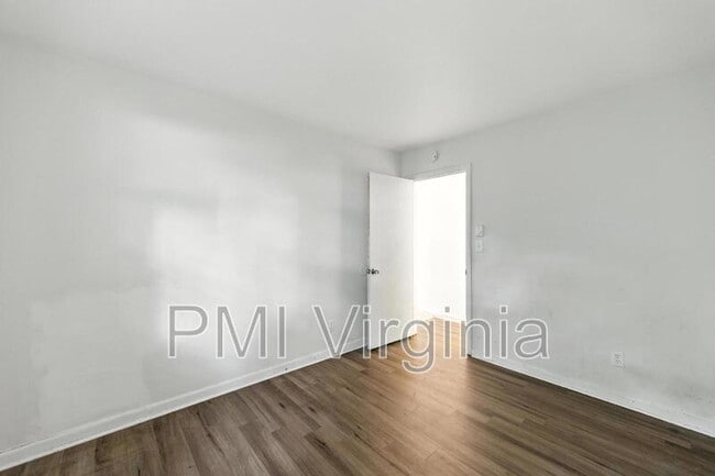 Building Photo - 3237 Verdun Ave