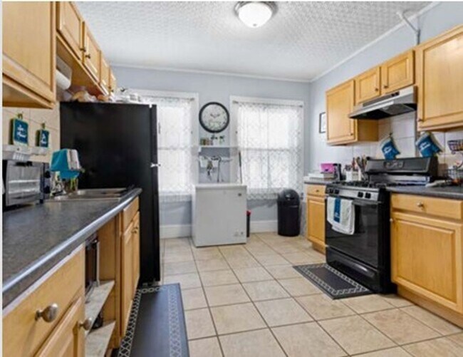 Building Photo - 254 S Whitney St