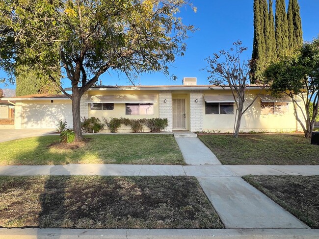 Building Photo - Charming Yucaipa 3 bed 2 bath home