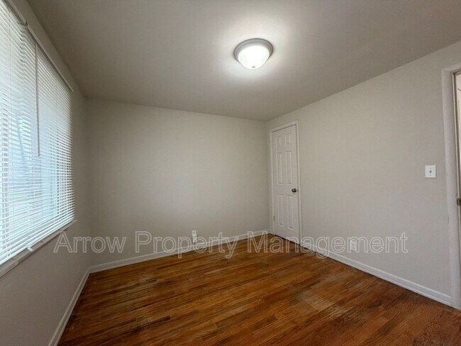 Building Photo - 5443 Benton St