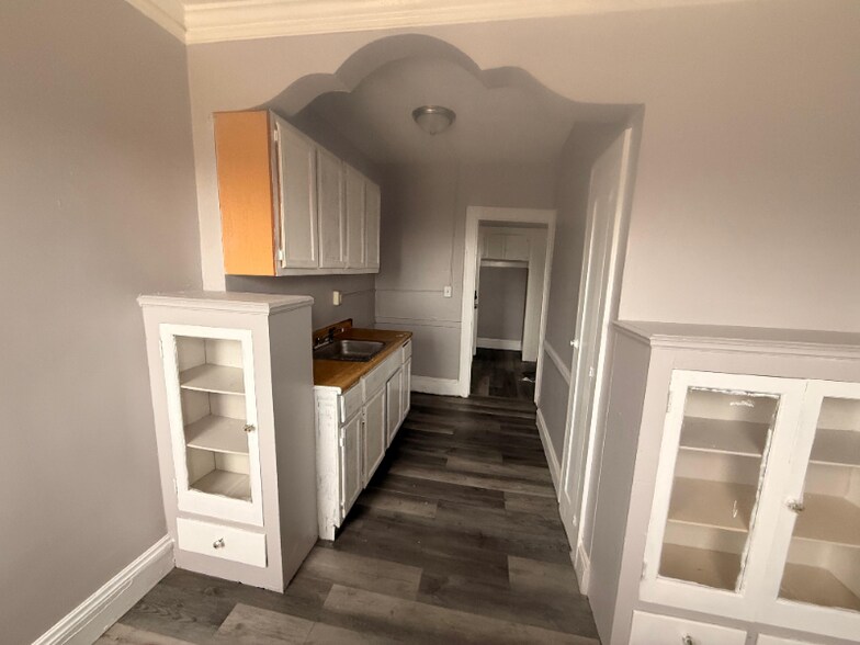 Building Photo - 14300 Lakeshore Blvd