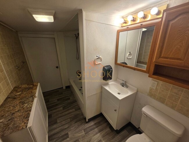 Building Photo - CENTRALLY LOCATED COZY 3 BR HOME