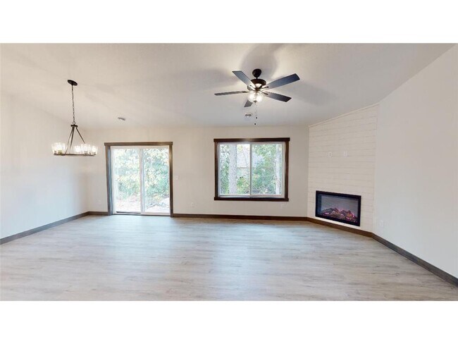 Building Photo - 11744 Kings Ln