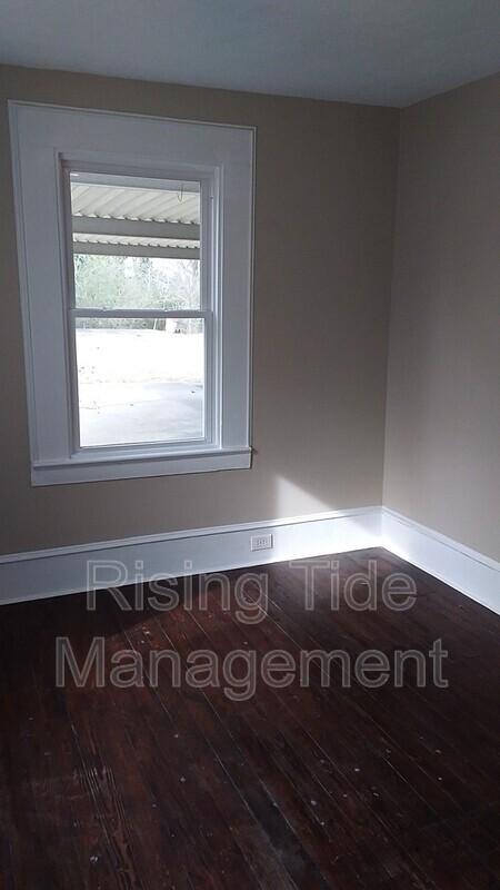Building Photo - 656 Calahan Rd