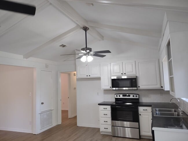 Building Photo - 2814 Teasley Dr