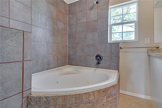 Building Photo - 5753 Blackburn Dr