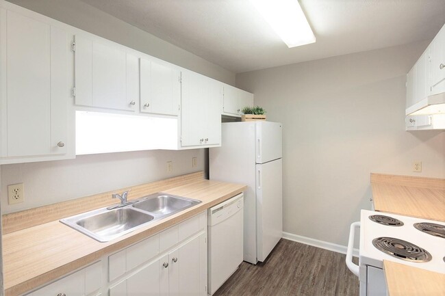 Building Photo - 671 Holyoke Ct