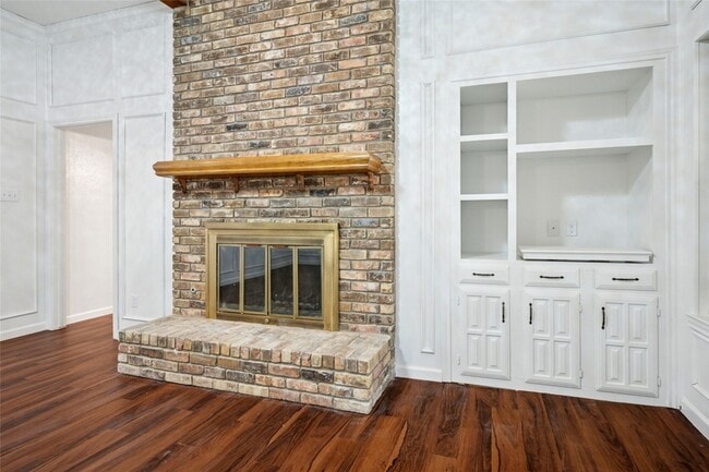 Building Photo - 5502 Coronado Dr