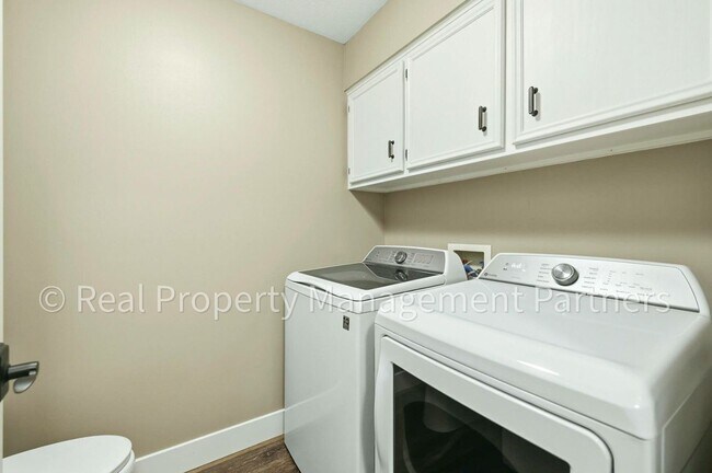Building Photo - Updated 3-Bed Home with 2-Car Garage and Fenced in Yard on .23+ Acres, Near GVSU