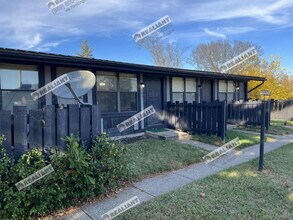 Building Photo - 102 Amhurst Dr
