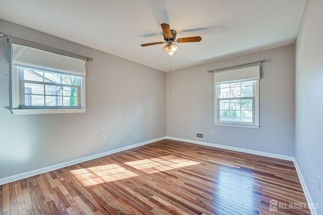 Building Photo - 15 Howell Ave