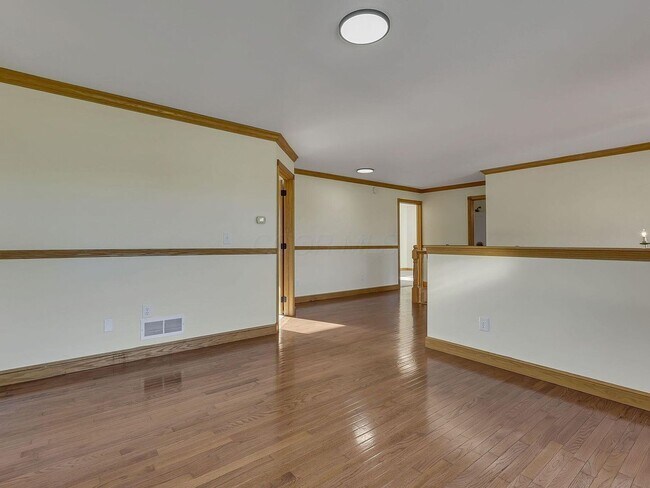 Building Photo - Your country retreat awaits!