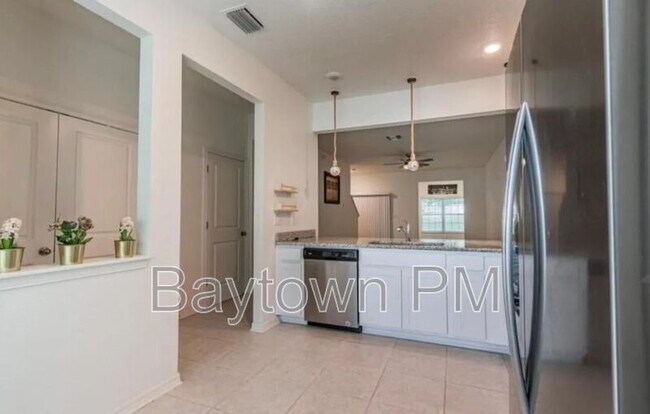 Building Photo - 1122 Hillhurst Dr