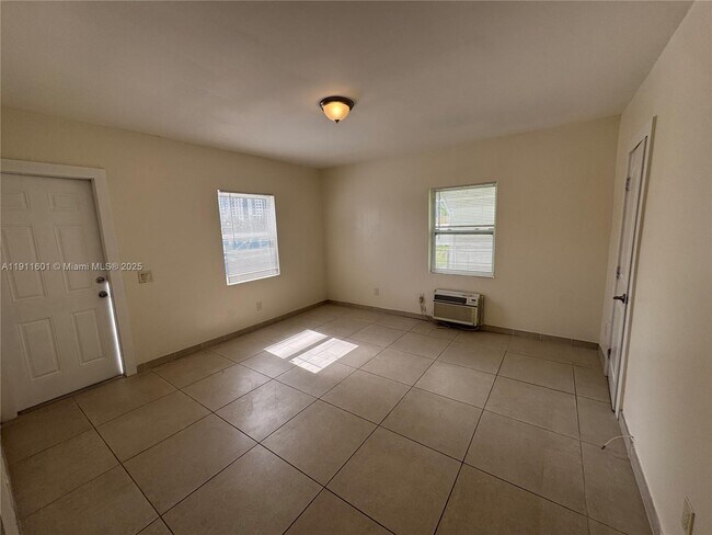 Building Photo - 1711 Fillmore St