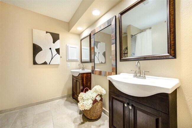 Building Photo - 7023 Brockington Dr
