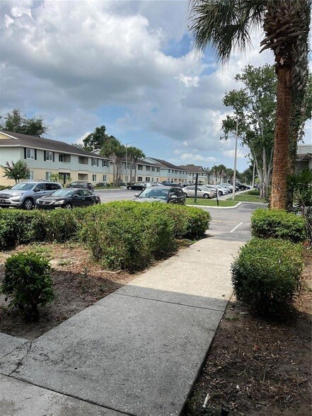 Building Photo - 211 Thorn Tree Place Unit 211
