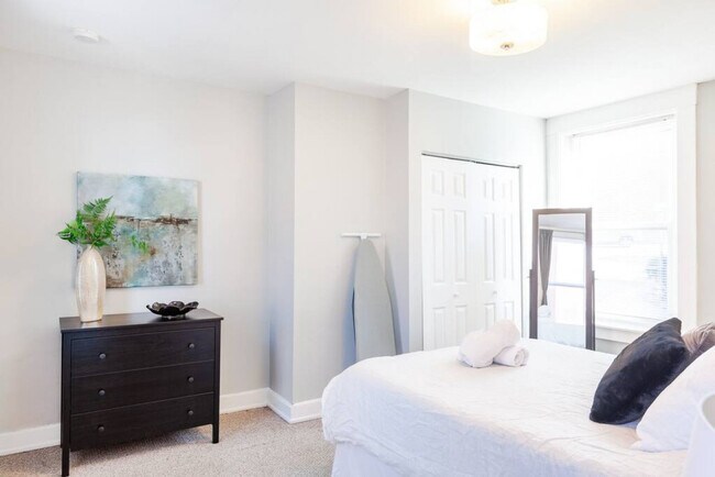 Building Photo - 1614 Mansfield St