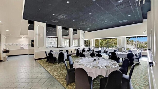 Building Photo - 9410 Tangerine Pl