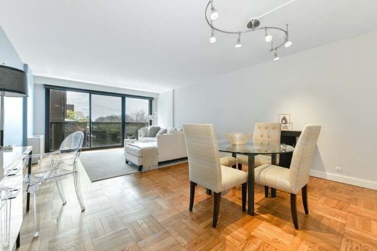 Building Photo - 180 Beacon St