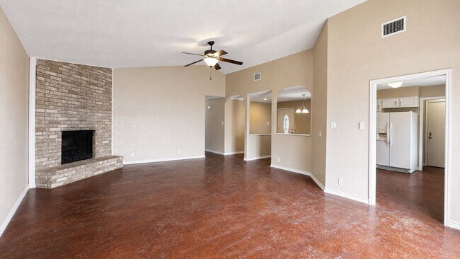 Building Photo - Spacious 3-bedroom, 2-bath rental offering 1,580 square feet in Schertz!