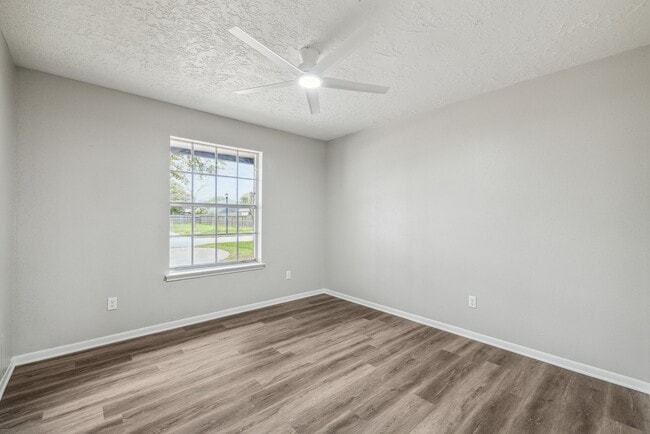 Building Photo - 8414 N Tahoe Dr