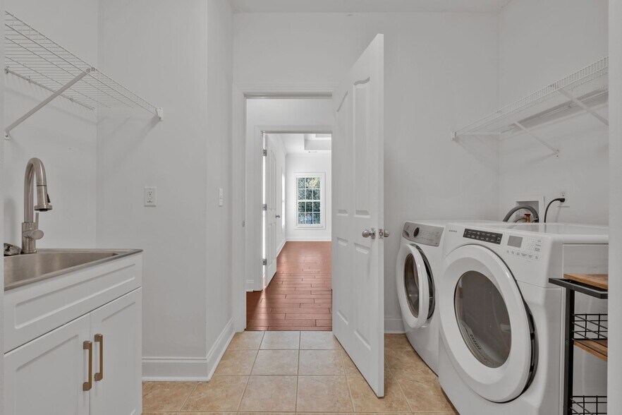 Building Photo - 614 Greene Dr