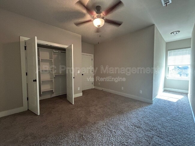 Building Photo - 3101 SW Warberry Ave